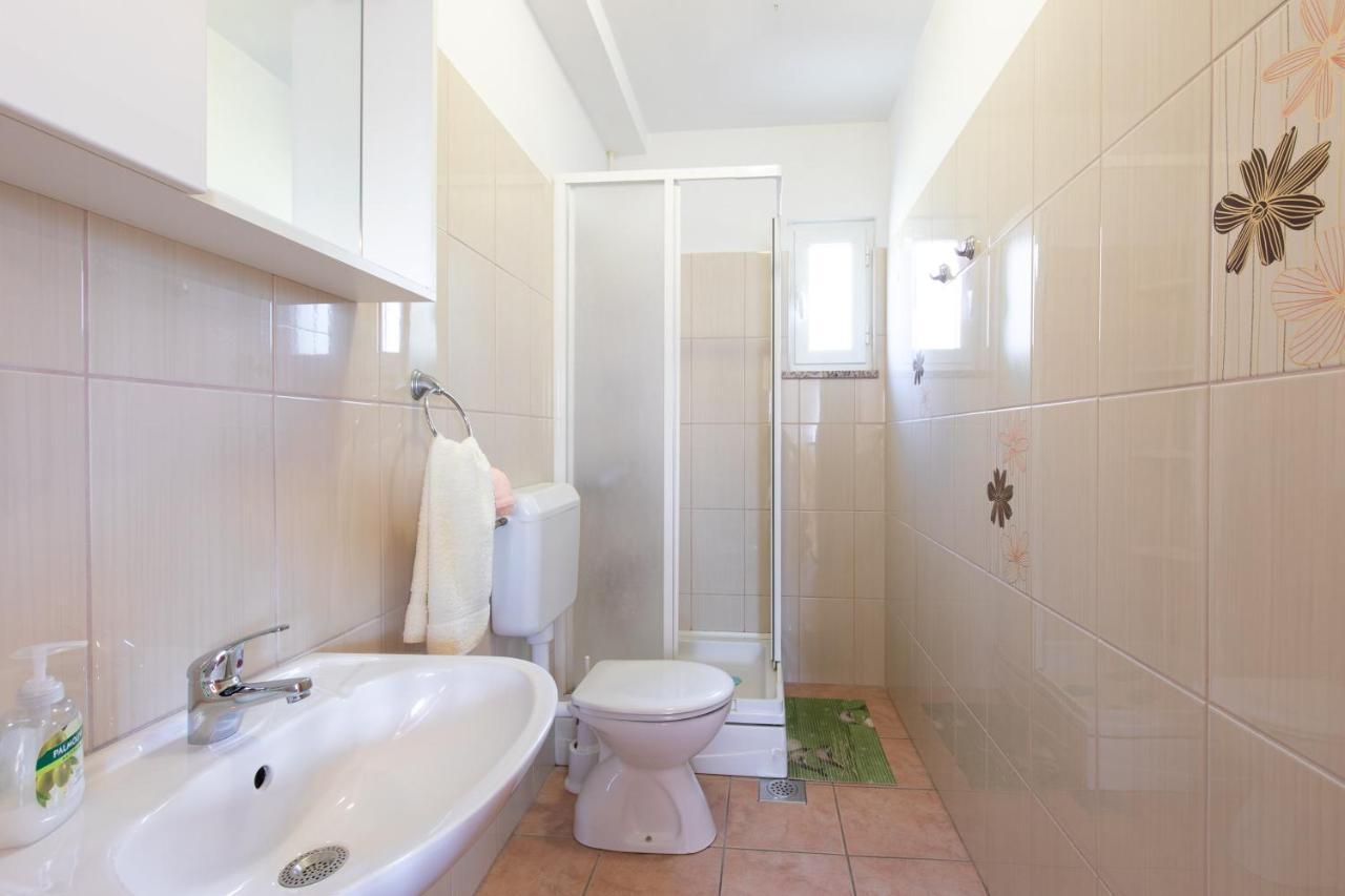 1-Bedroom Apartment In Krk - Steps From The Beach! Krk Town Exterior foto
